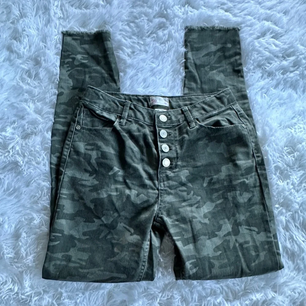 SO Girls Jeans Camo distressed holes Skinny Jeans Size 14 Green Denim like new